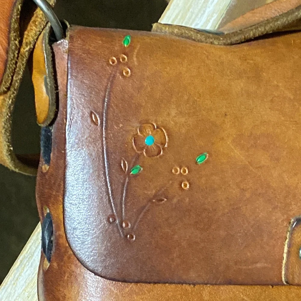 1970’s tooled leather, purse. Hand tooled Made of genuine leather. - Picture 6 of 10